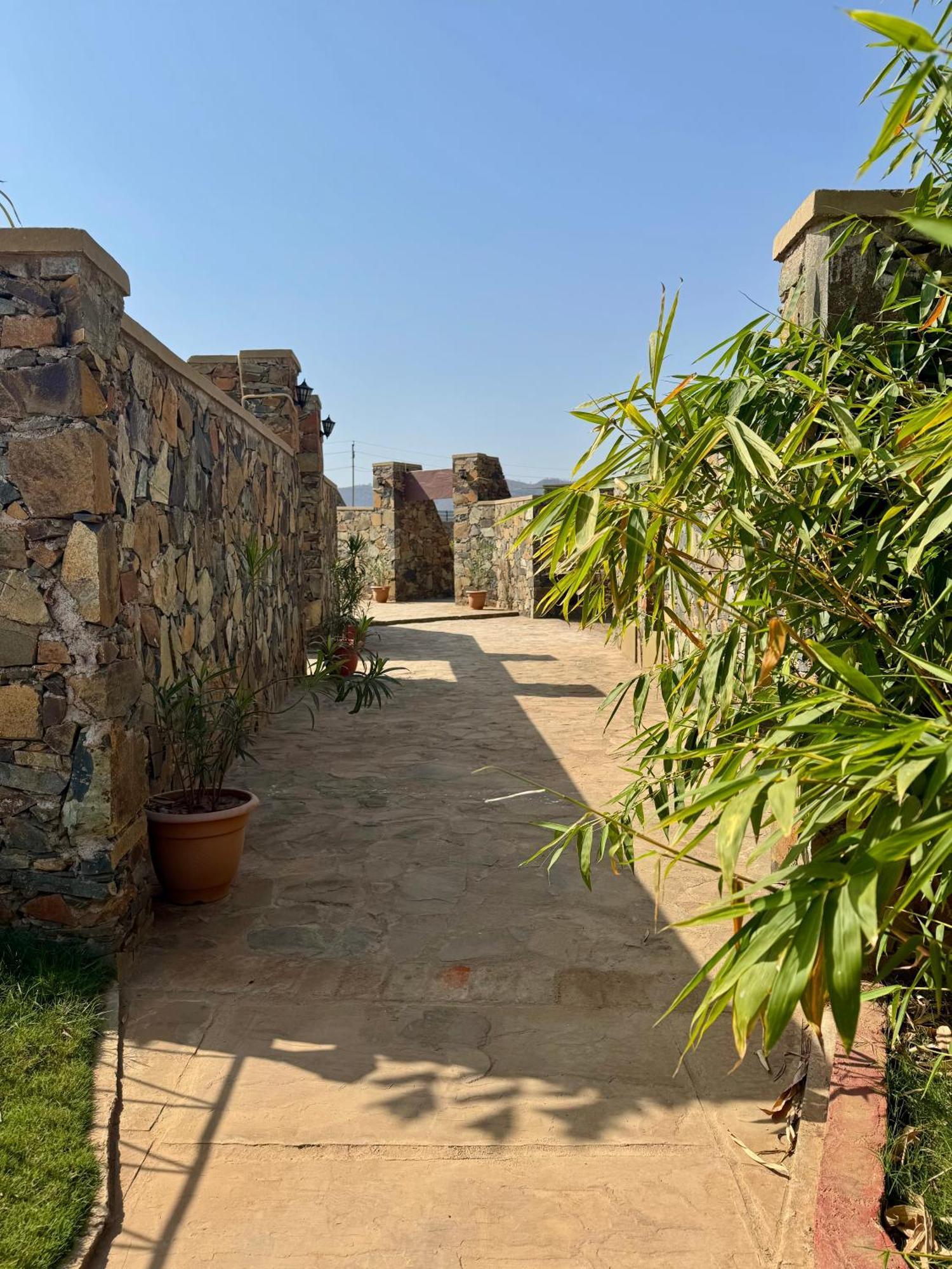 Meladin Sariska Farm stay Tehla